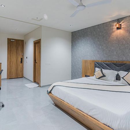 Hotel The Grand Heaven Gandhinagar Exterior foto